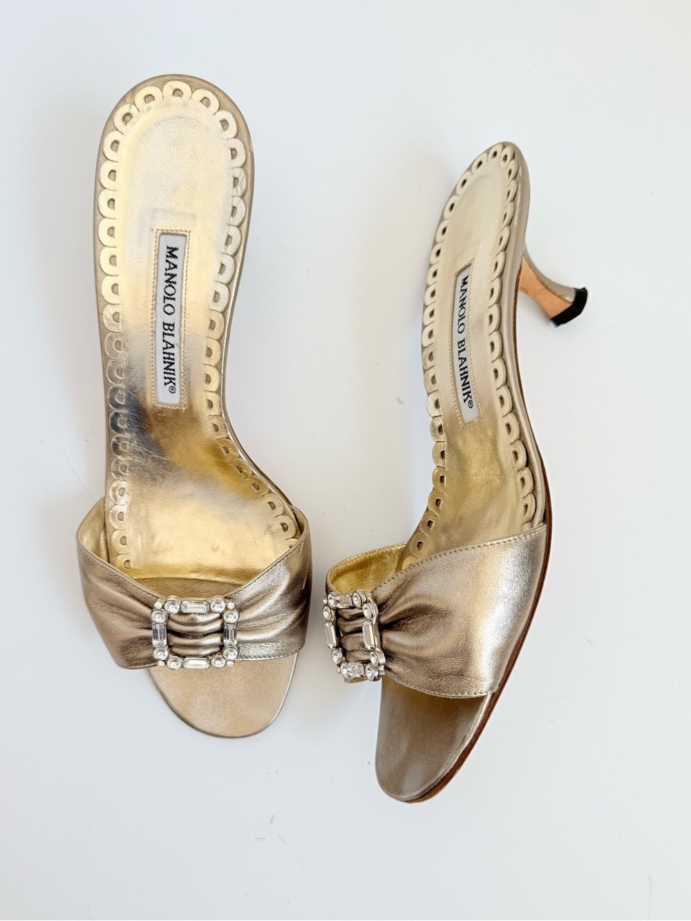 Manolo Blahnik Turce Crystal Buckle Metallic Gold Nappa Leather Kitten Heels 40